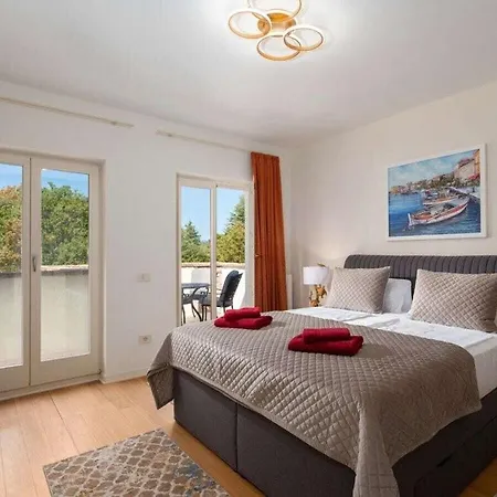 Villa Leone Comfortable Holiday Porec