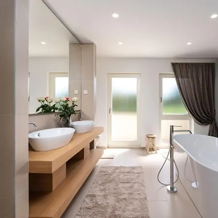 Leone Comfortable Holiday Villa