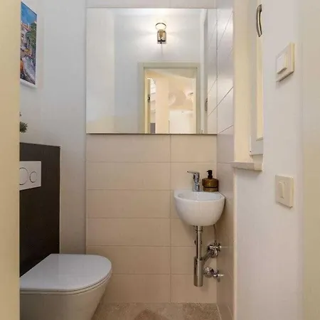 Leone Comfortable Holiday Villa *