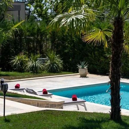 Leone Comfortable Holiday Villa *