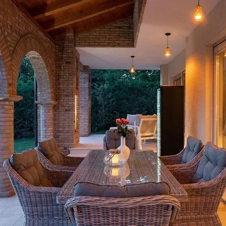 Villa Leone Comfortable Holiday Porec