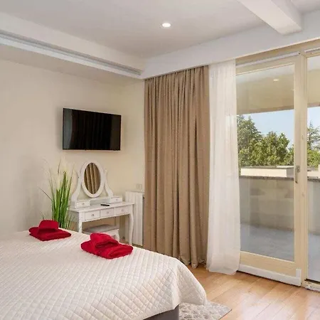 Leone Comfortable Holiday Porec
