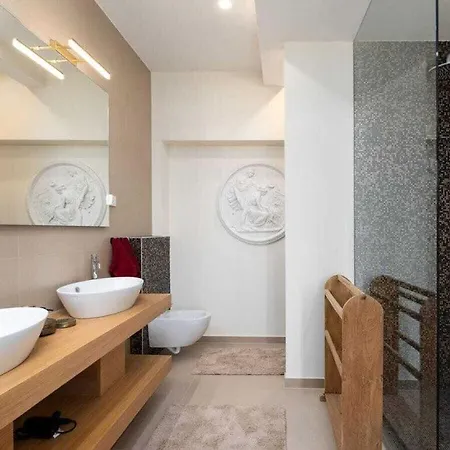 Leone Comfortable Holiday Villa *