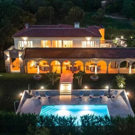 Villa Leone Comfortable Holiday Porec