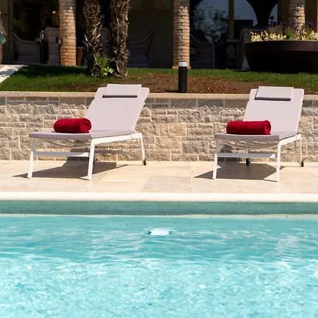 Leone Comfortable Holiday Villa Porec