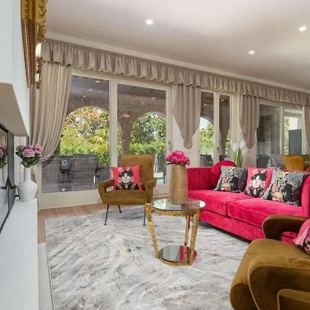 Leone Comfortable Holiday Villa