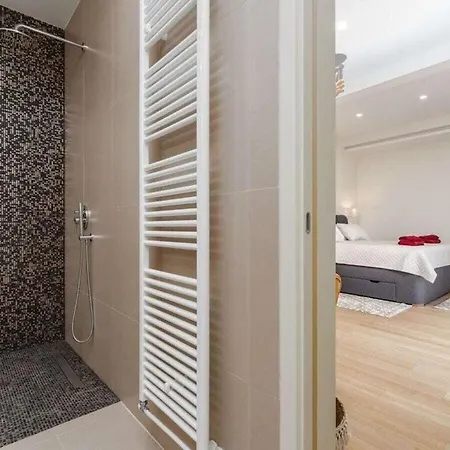 Ξενοδοχείο Leone Comfortable 4*